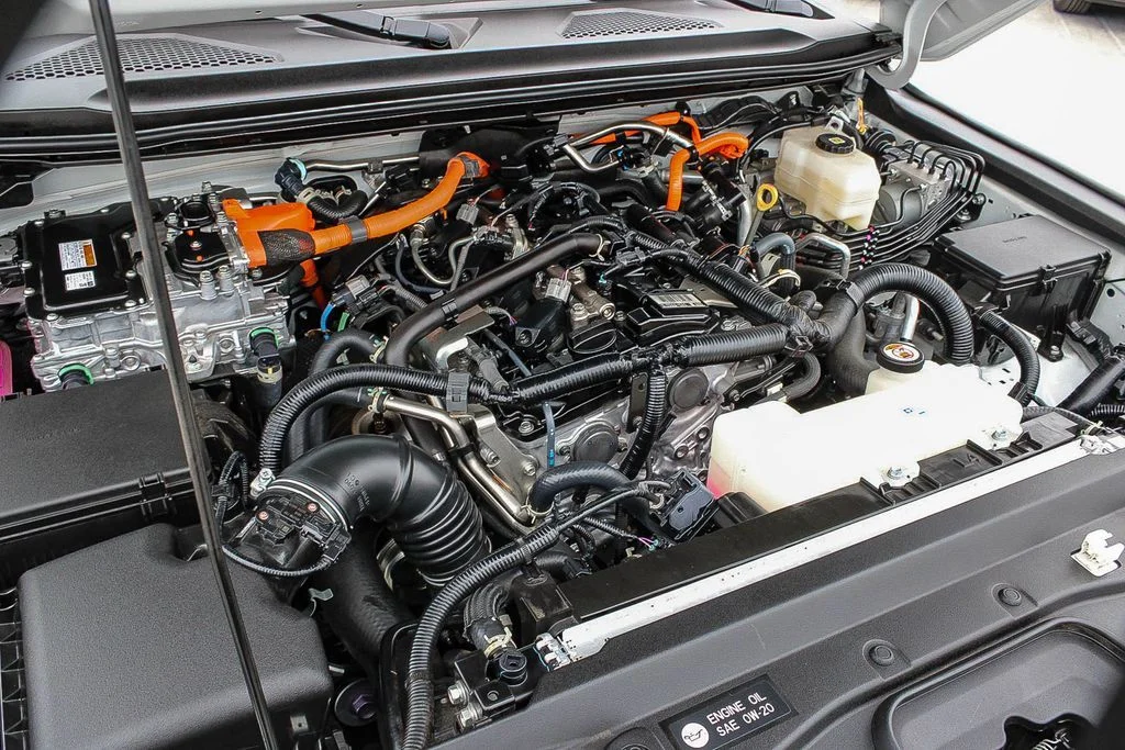 Used 2025  Toyota Base image 27