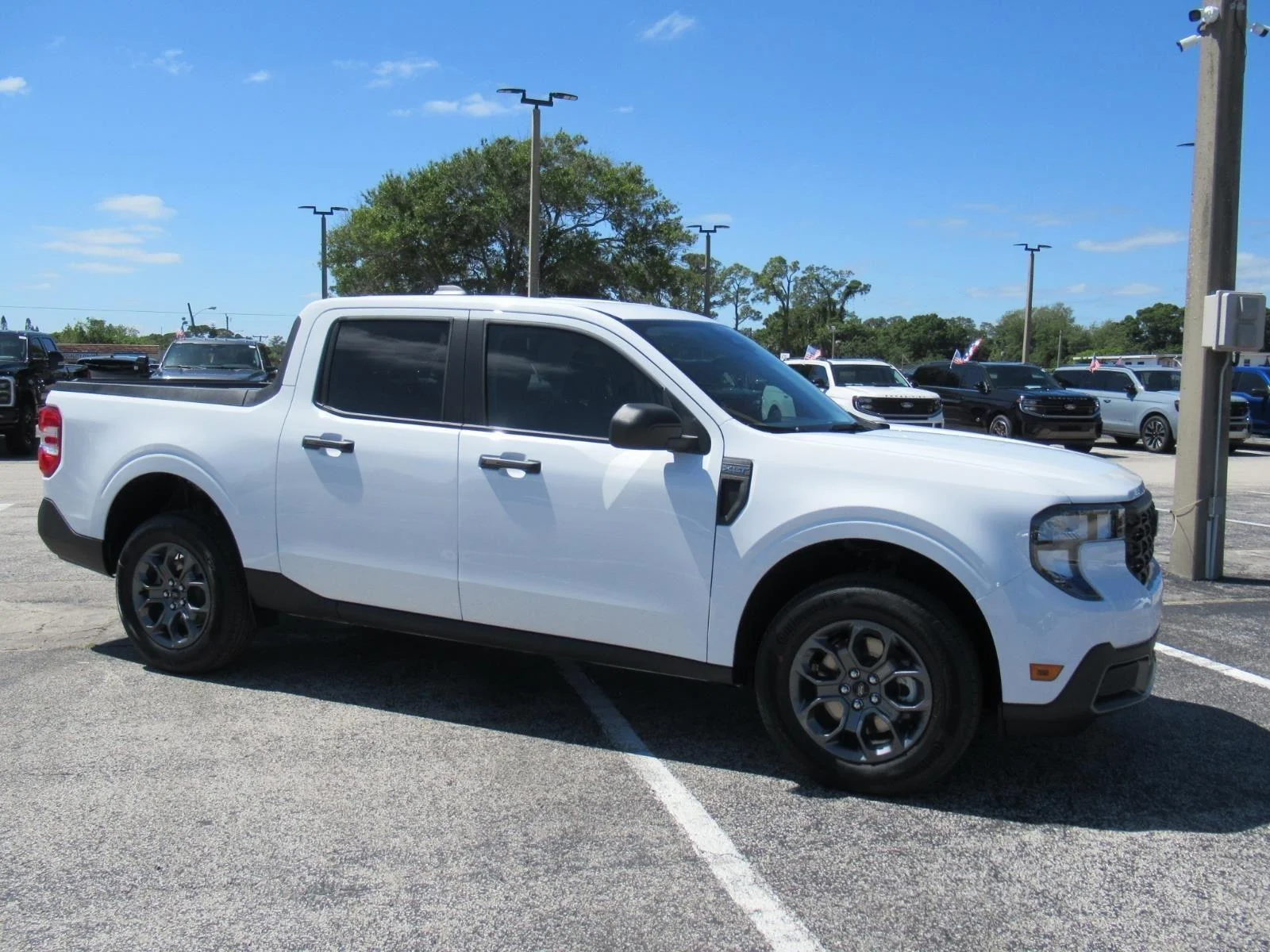 New 2026 Oxford White Ford XLT image 2
