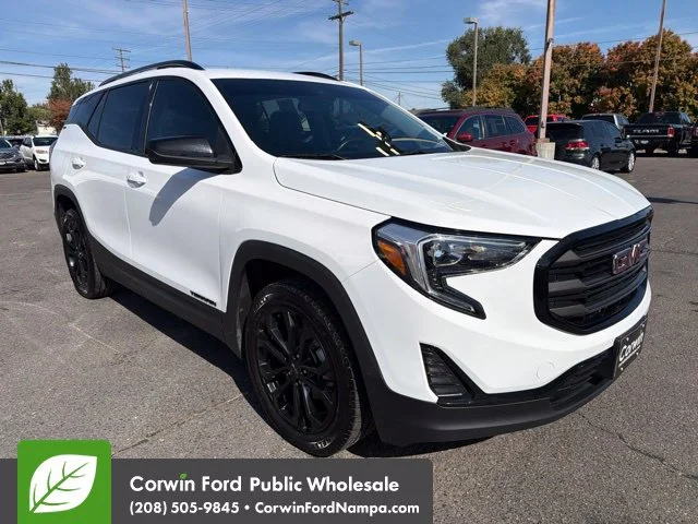 Used 2021 Summit White GMC  image 3
