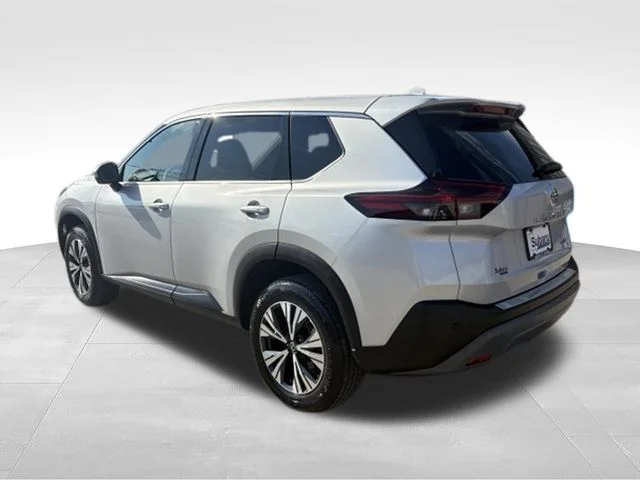 Used 2021 Silver Nissan SV image 5