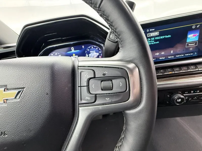 Used 2024  Chevrolet LT Pickup 4D 5 3/4 ft image 18