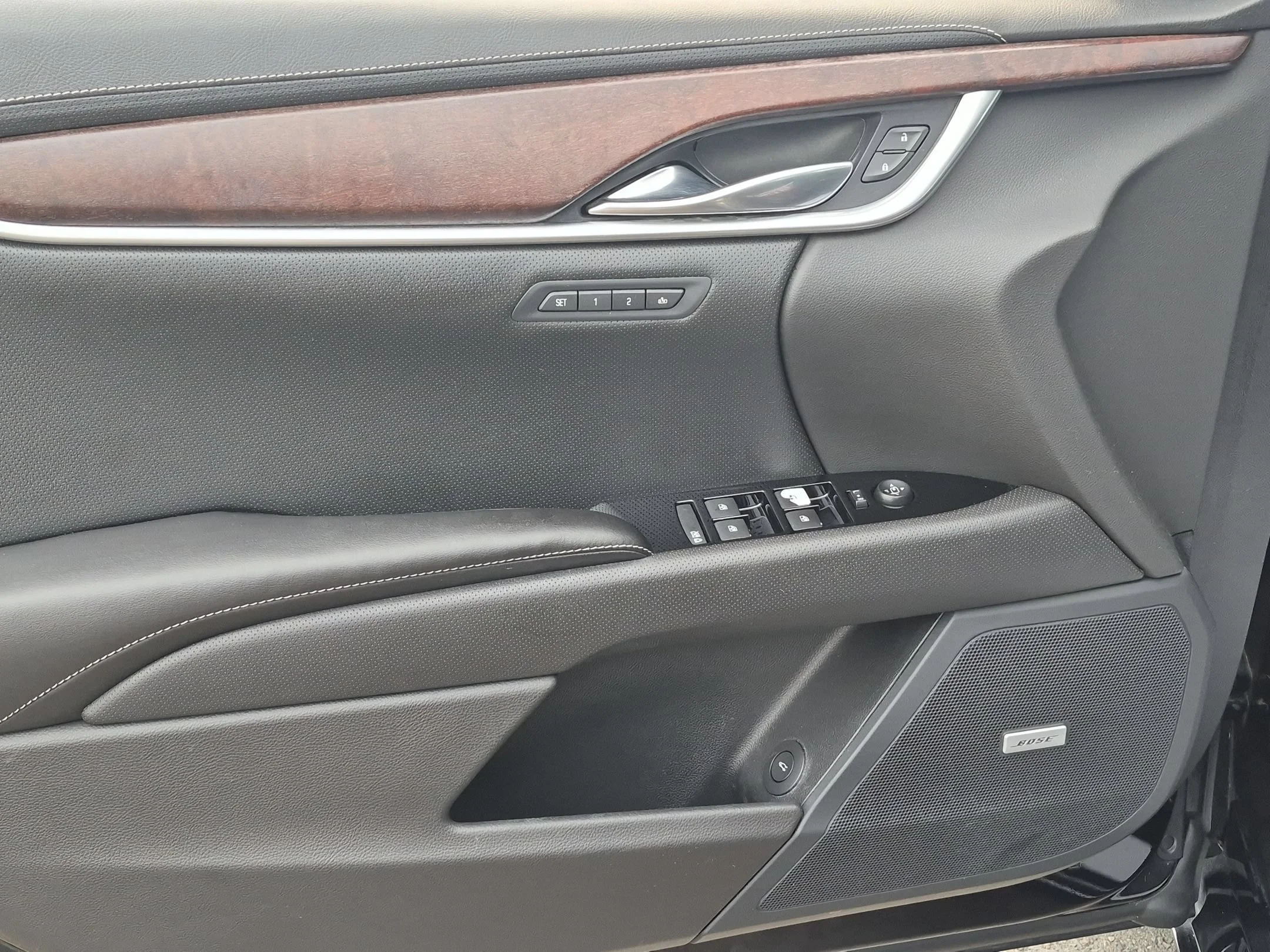 Used 2019 Black Raven Cadillac Luxury image 21