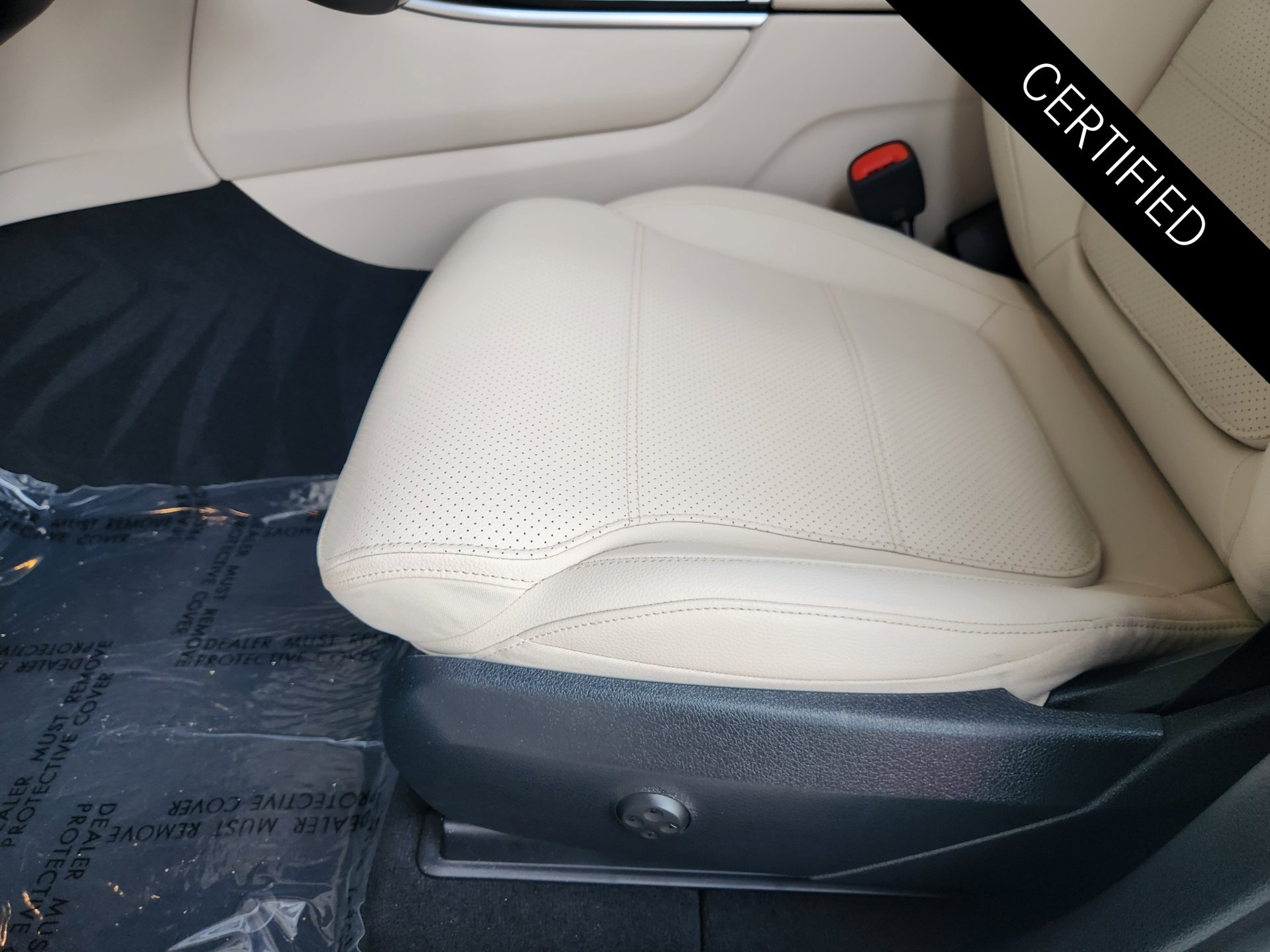 Certified Used 2024 MANUFAKTUR Moonlight White Metallic Mercedes-Benz GLC 300 image 25