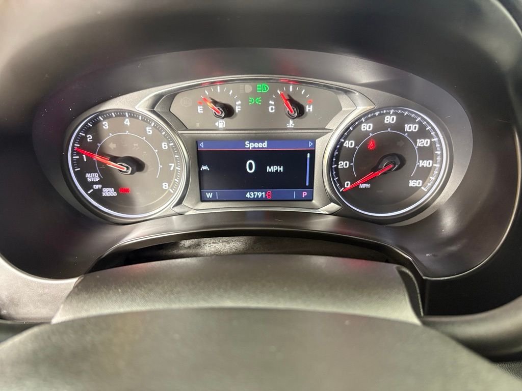 Used 2024 White GMC SLT image 26