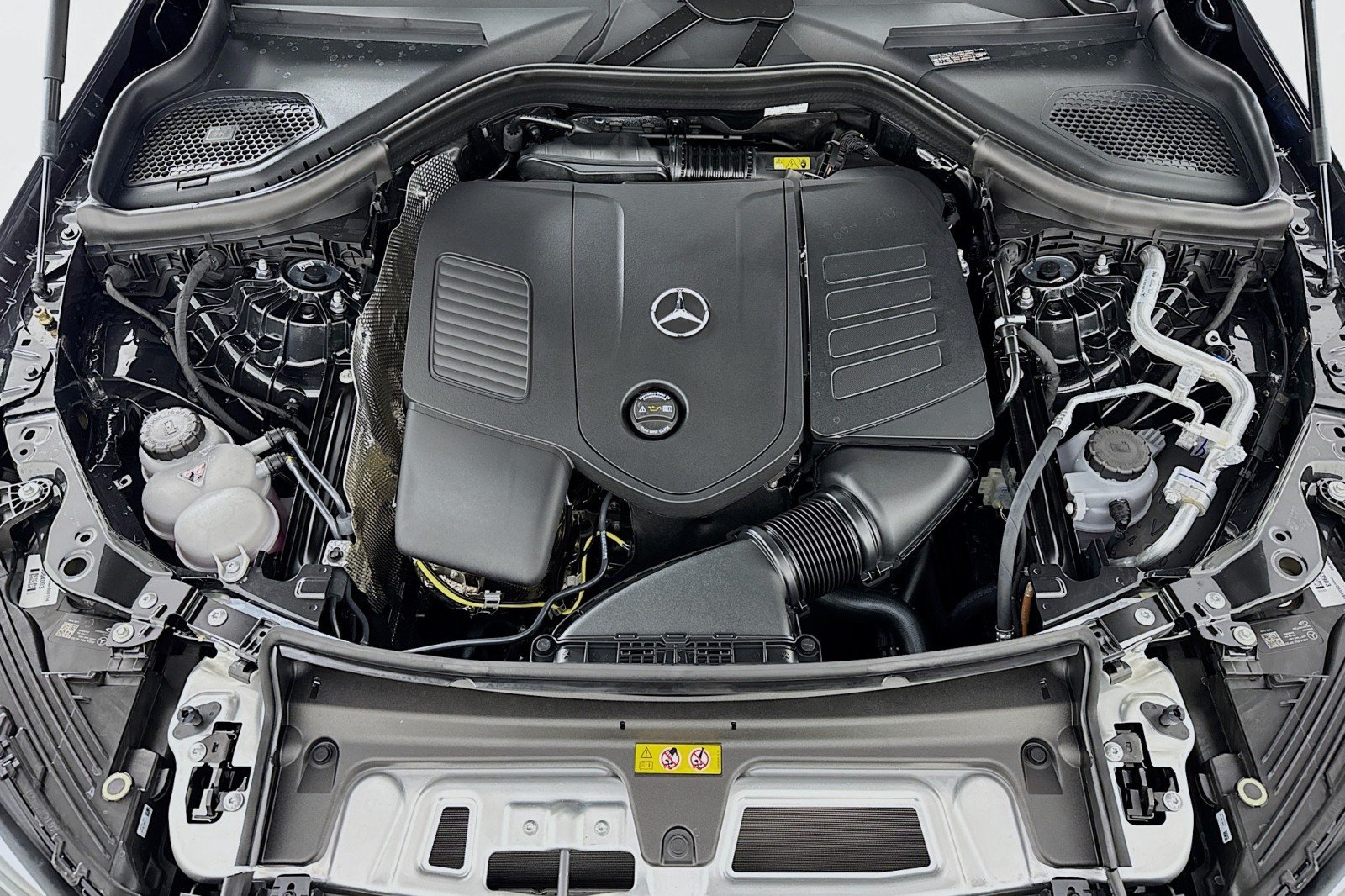 New 2026 Graphite Grey Metallic Mercedes-Benz GLC 300 SUV image 6