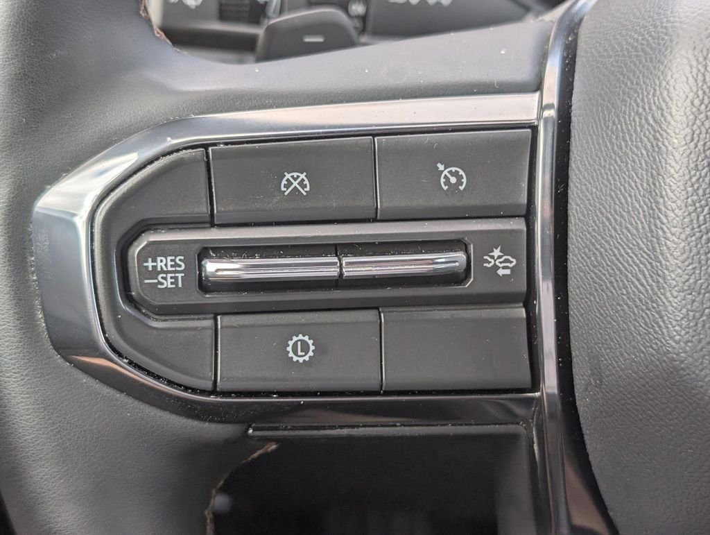 Used 2026 White GMC AT4 image 18