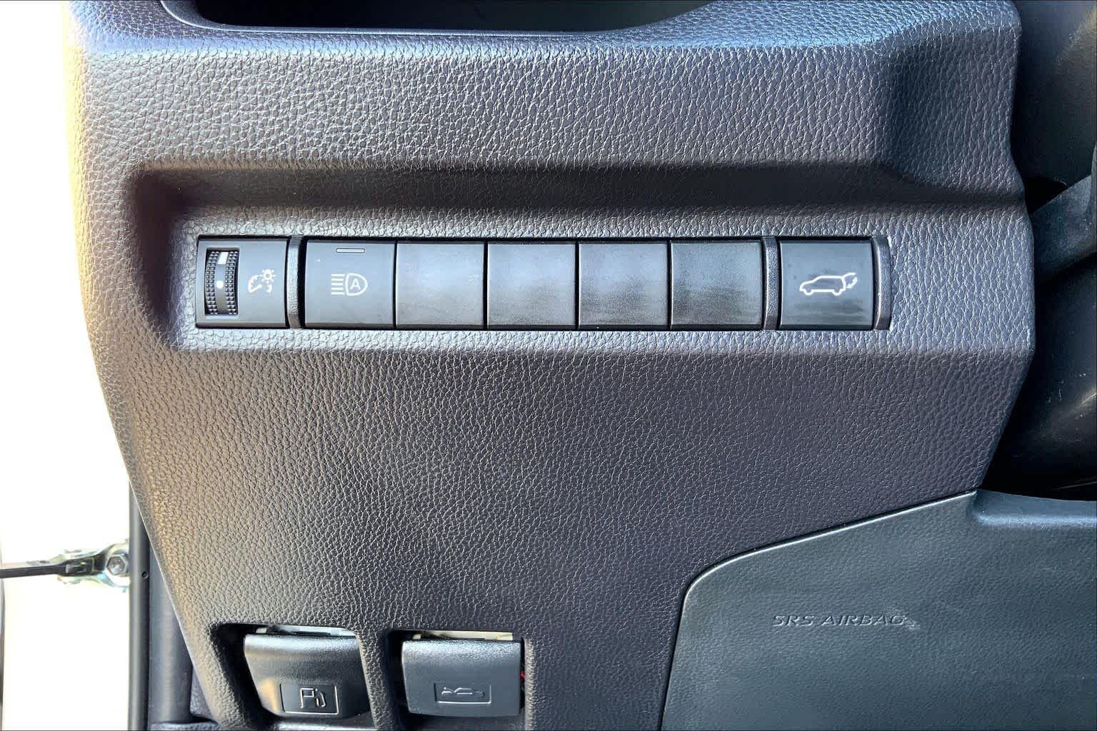 Used 2025 Wind Chill Pearl Toyota XLE Premium image 33