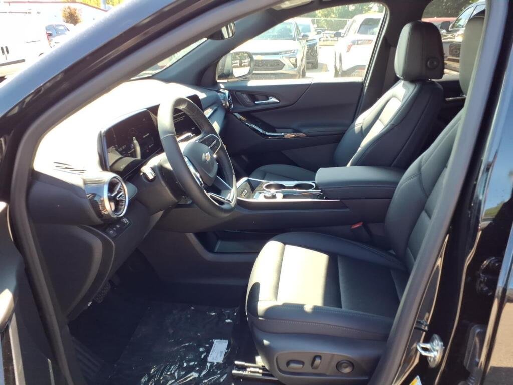 New 2027 Mosaic Black Metallic Chevrolet FWD LT image 6