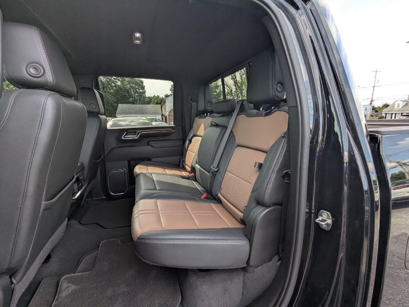 Used 2024 Black Chevrolet High Country image 33
