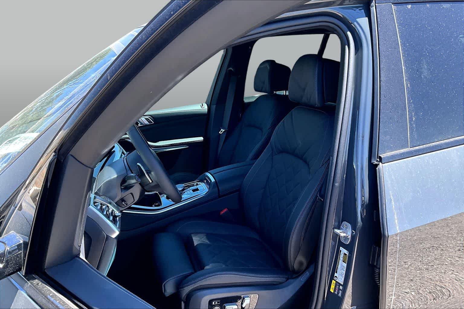New 2026 Dravit Grey Metallic BMW xDrive50e image 9