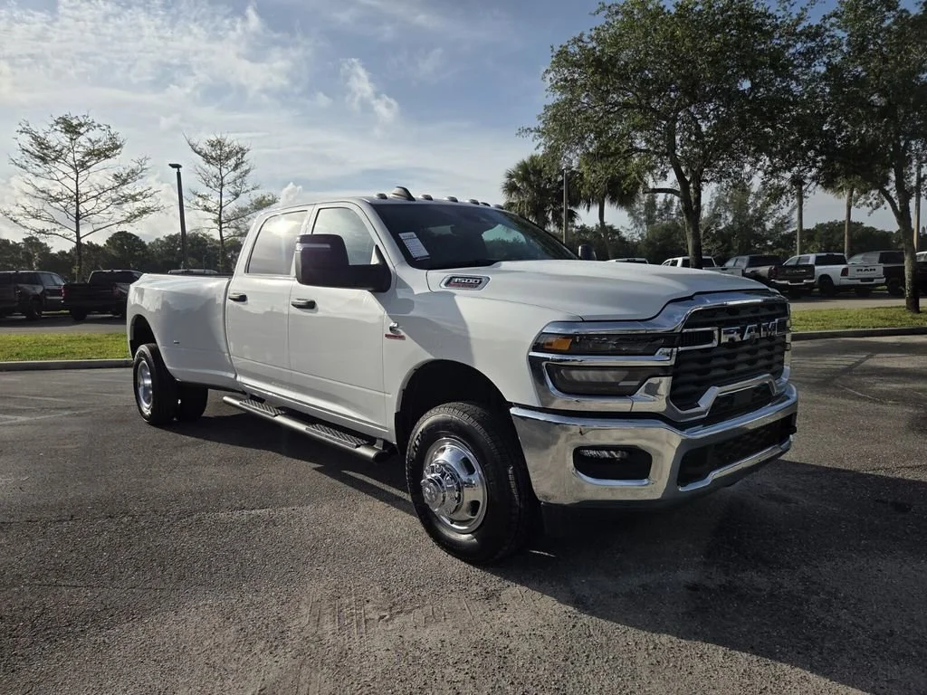 New 2026 Bright White Clear-Coat Exterior Paint RAM Tradesman image 2