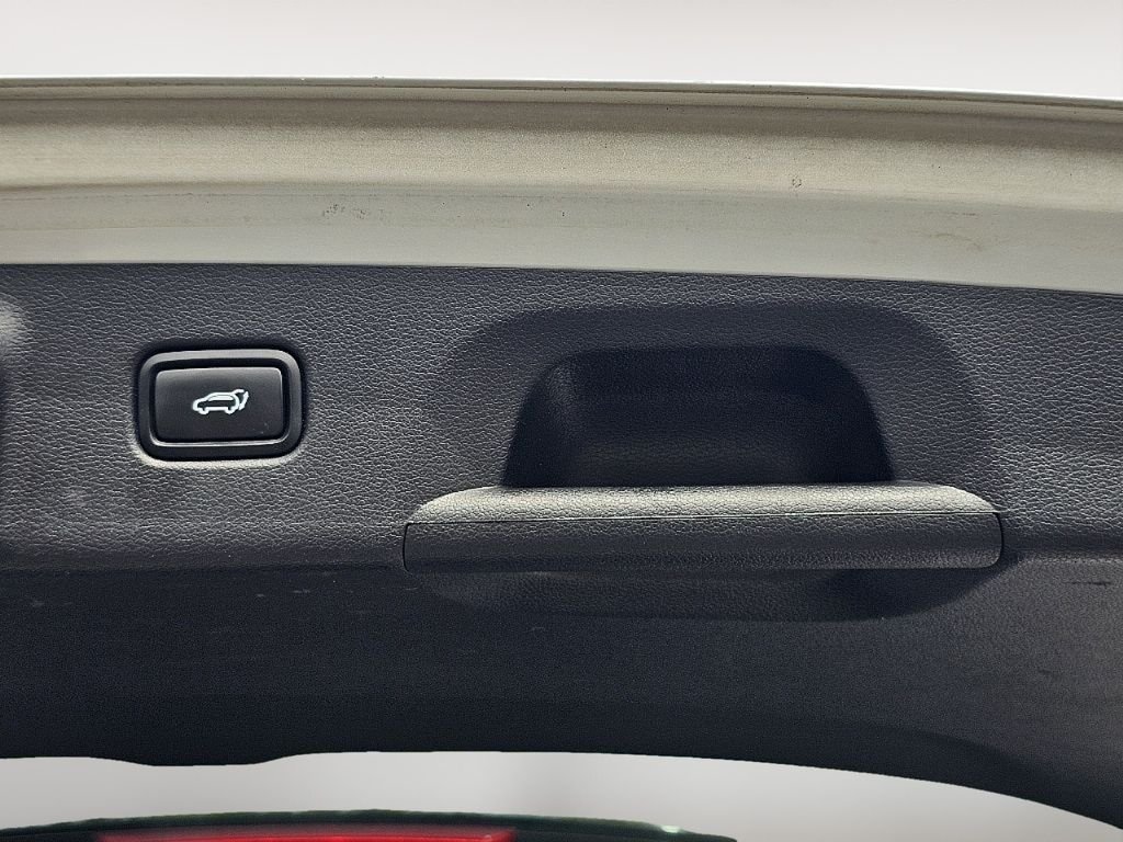 Used 2020 White Hyundai SEL image 14