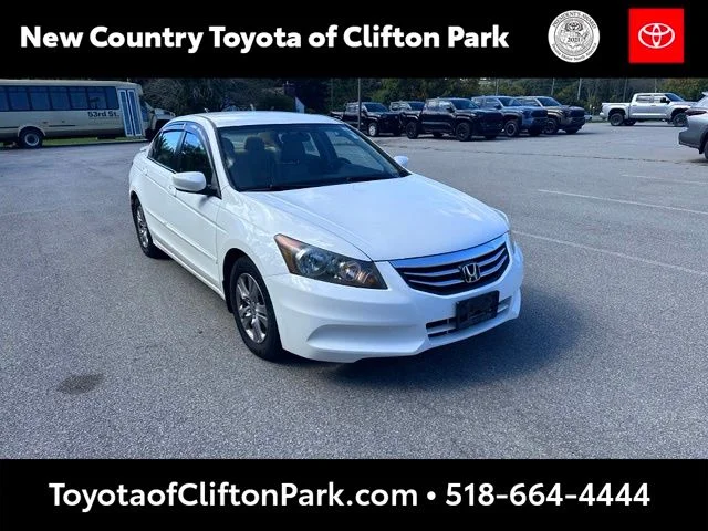 Used 2012 White Honda SE image 1