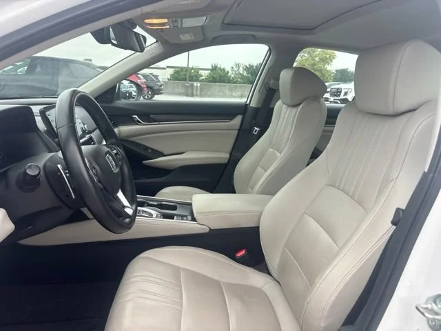 Used 2018 White Honda Touring 2.0T image 3