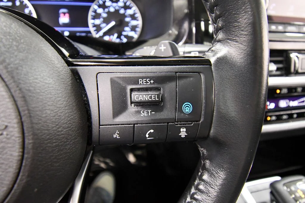Used 2022 White Nissan SV image 22