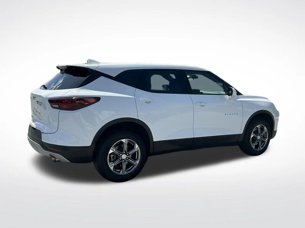 Used 2024 White Chevrolet LT image 10