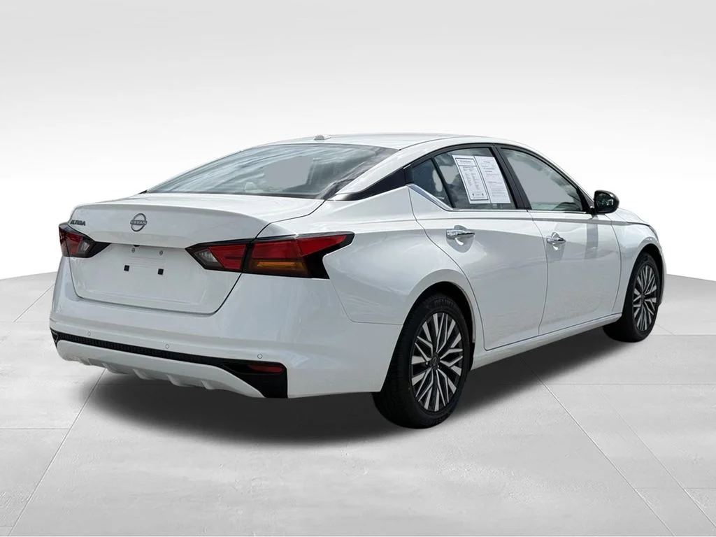 Used 2025 White Nissan 2.5 SV image 29