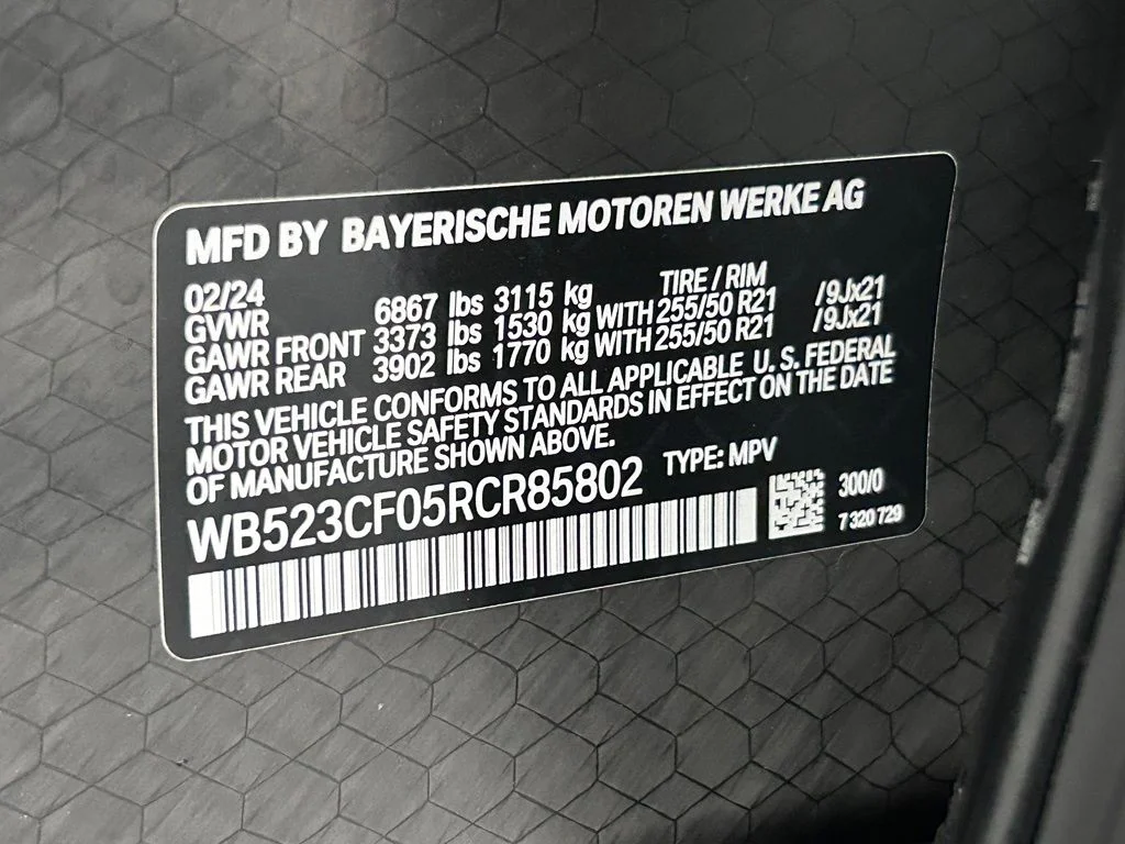 Used 2024 White BMW xDrive50 image 24