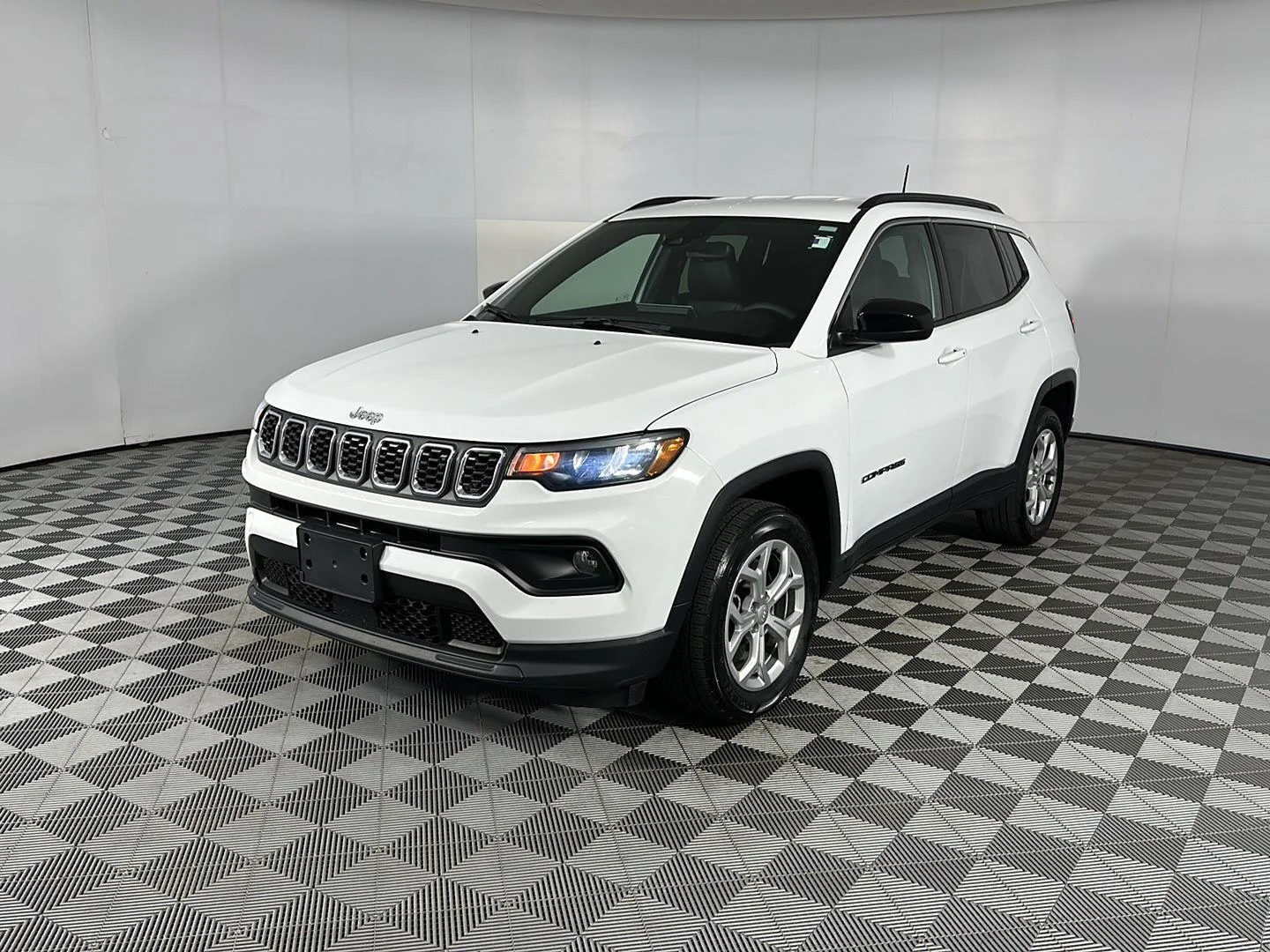 Used 2024 Bright White Clearcoat Jeep Latitude image 6