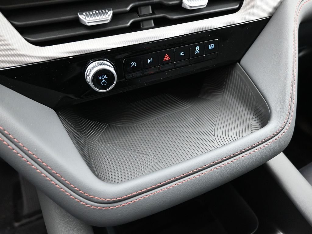 New 2026 Star White Metallic Tri-Coat Ford Active image 47