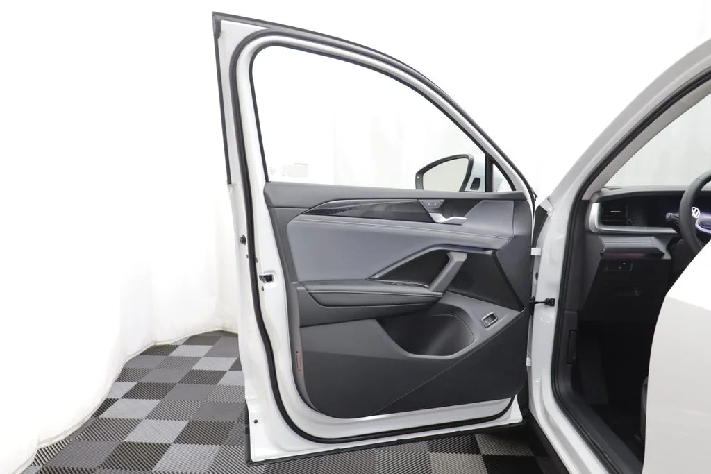 New 2026 Pure White Volkswagen 2.0T SE image 5