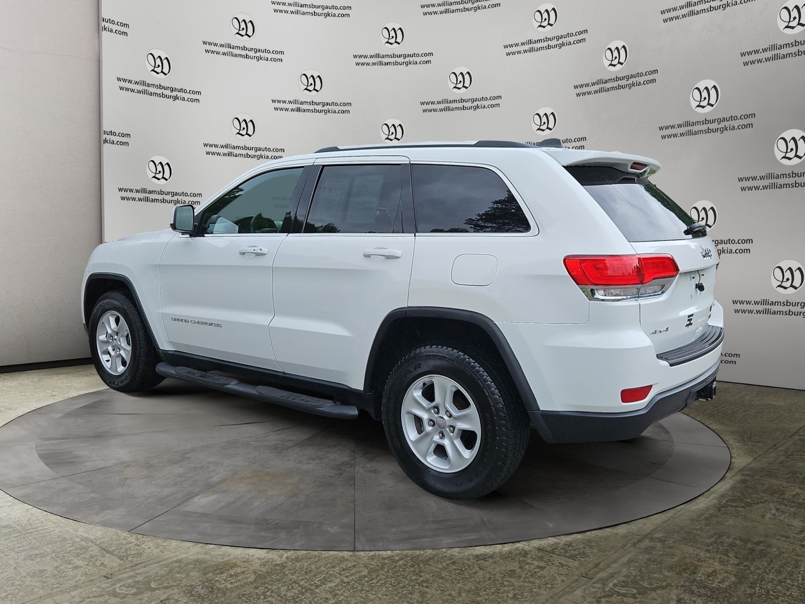 Used 2015 White Jeep Laredo image 3