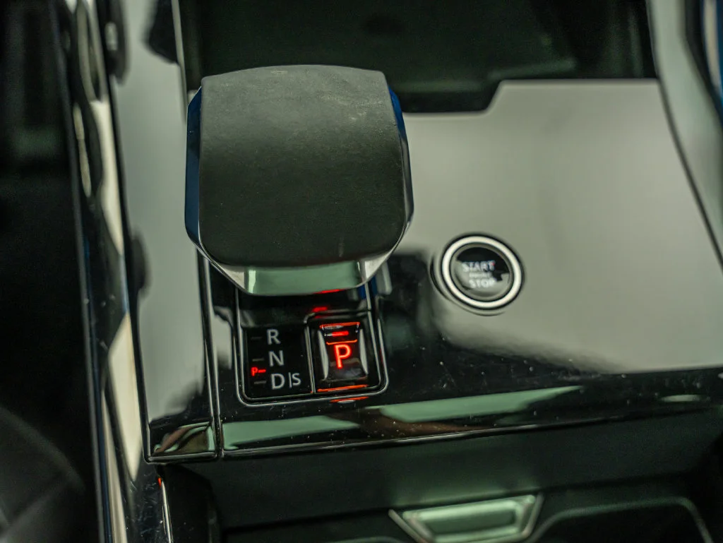 Used 2024 Black Land Rover Dynamic SE image 35