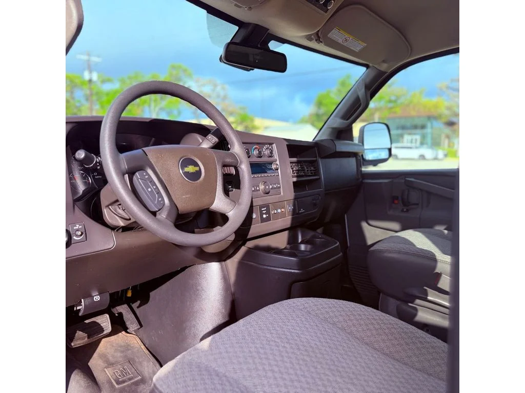 Used 2025 Summit White Chevrolet LT image 20