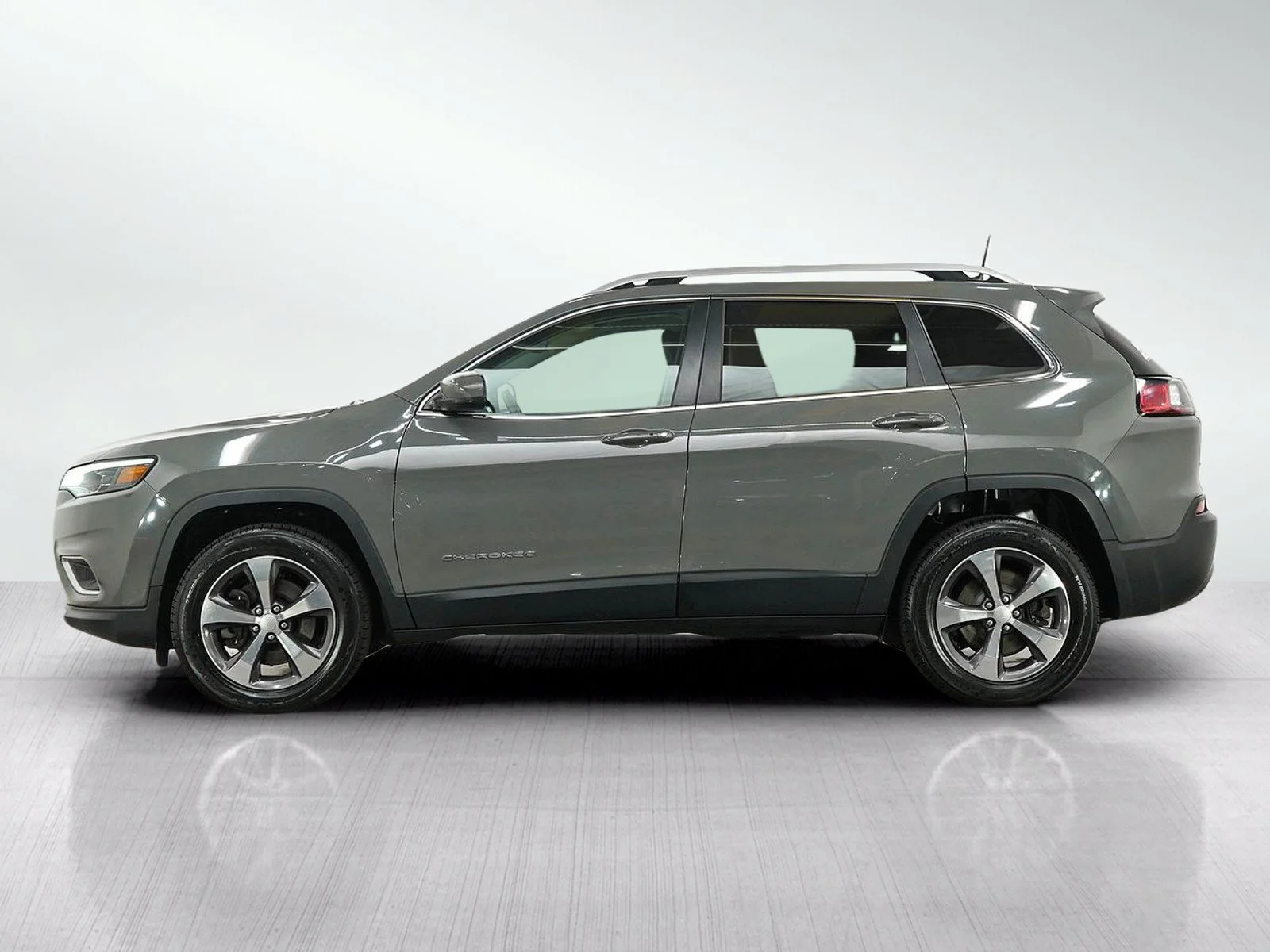 Used 2020 Jeep Cherokee Limited with VIN 1C4PJMDX0LD563301 for sale in Hopkins, Minnesota