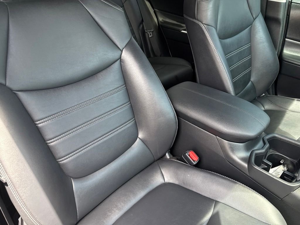 Used 2022 Silver Toyota XLE Premium image 11