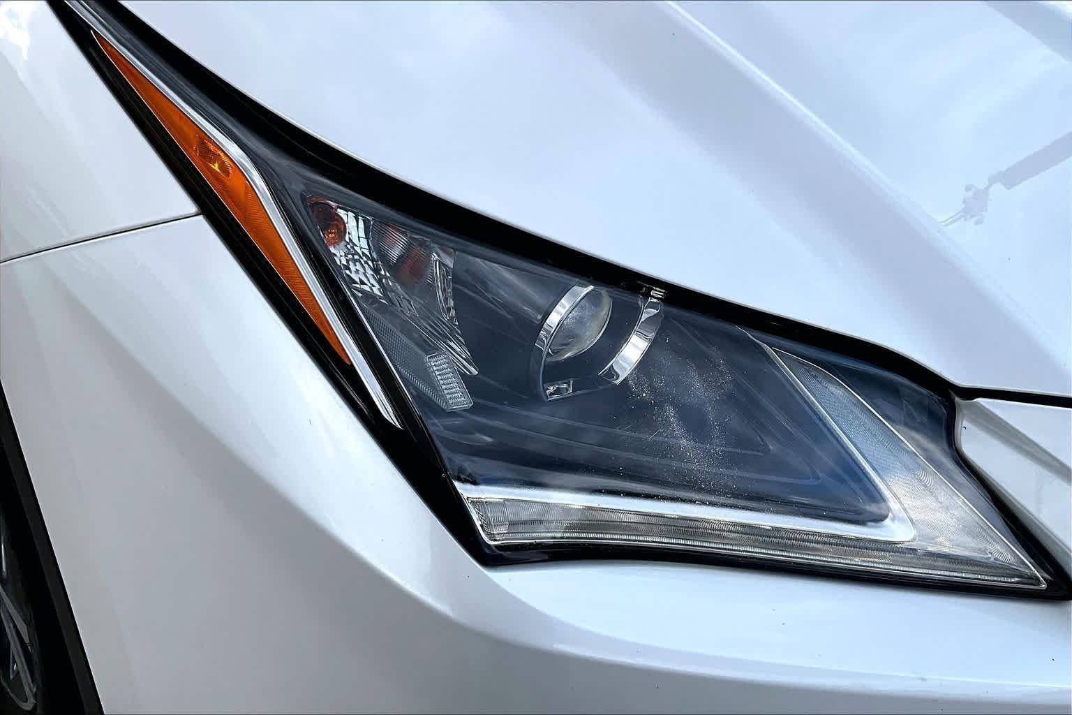 Used 2019 Eminent White Pearl Lexus  image 28