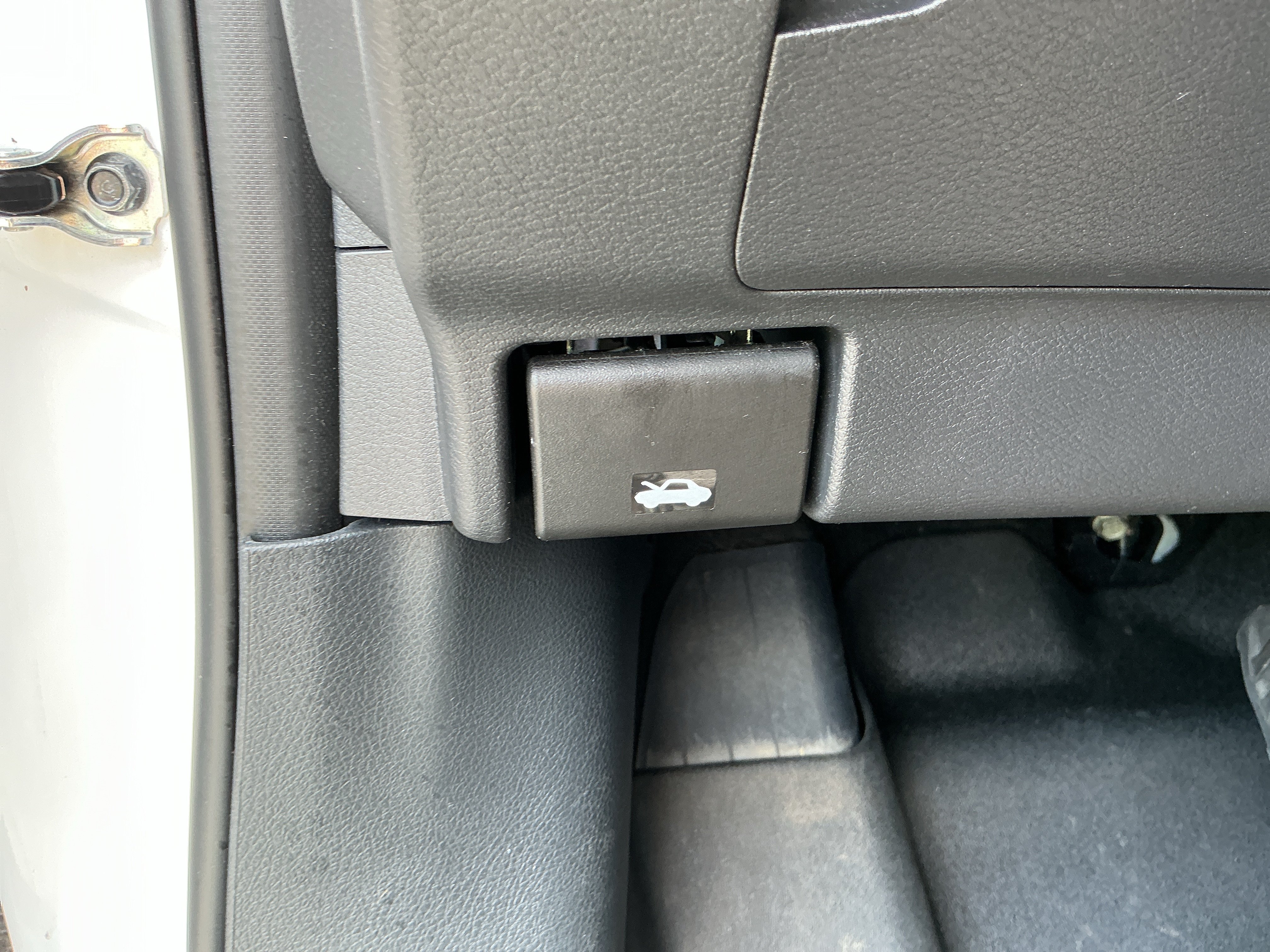 Used 2025 Aspen White Tricoat Nissan SR image 14