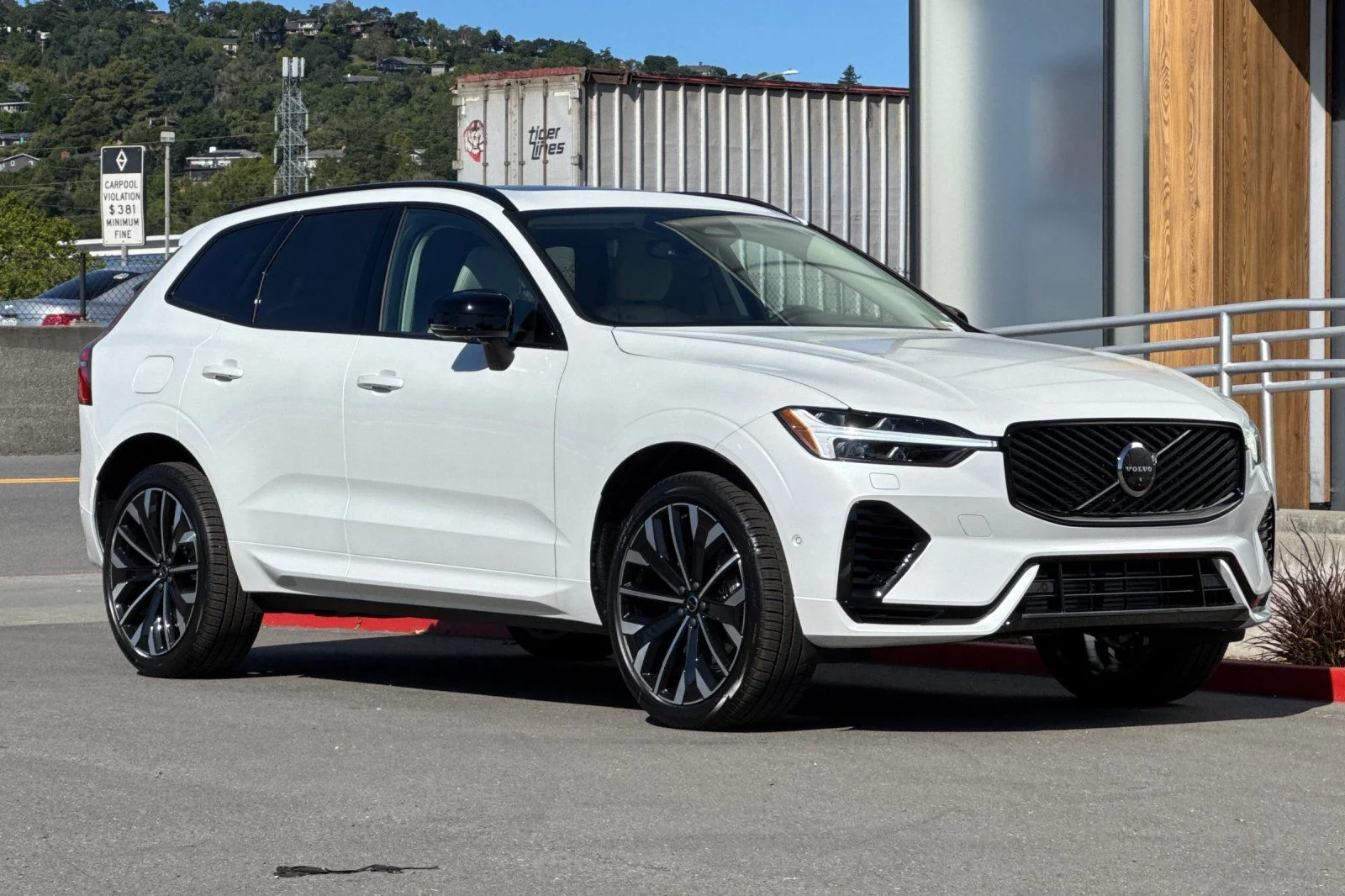 New 2026 Crystal White Volvo T8 Ultra image 9