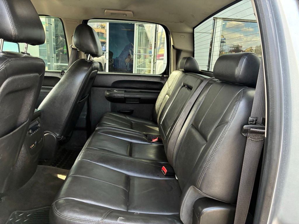 Used 2014 Silver Chevrolet LT image 23