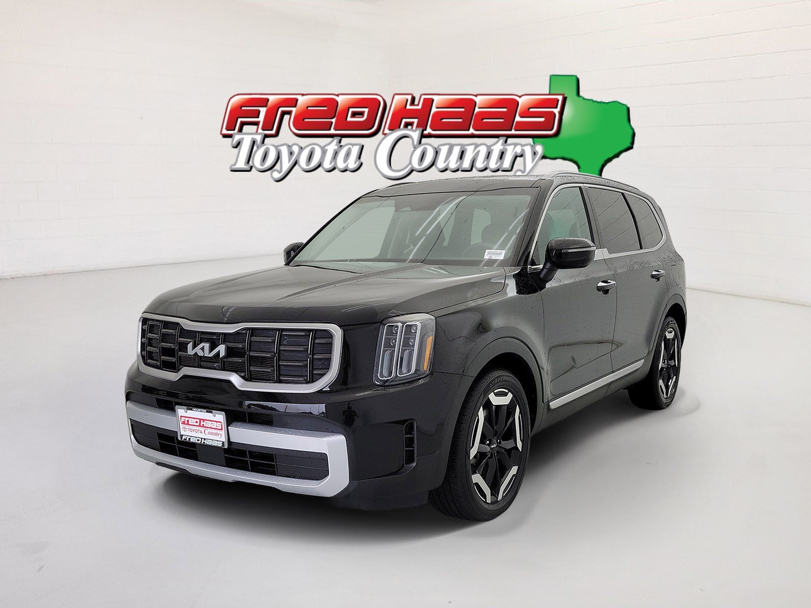 Used 2025 Ebony Black Kia S image 1