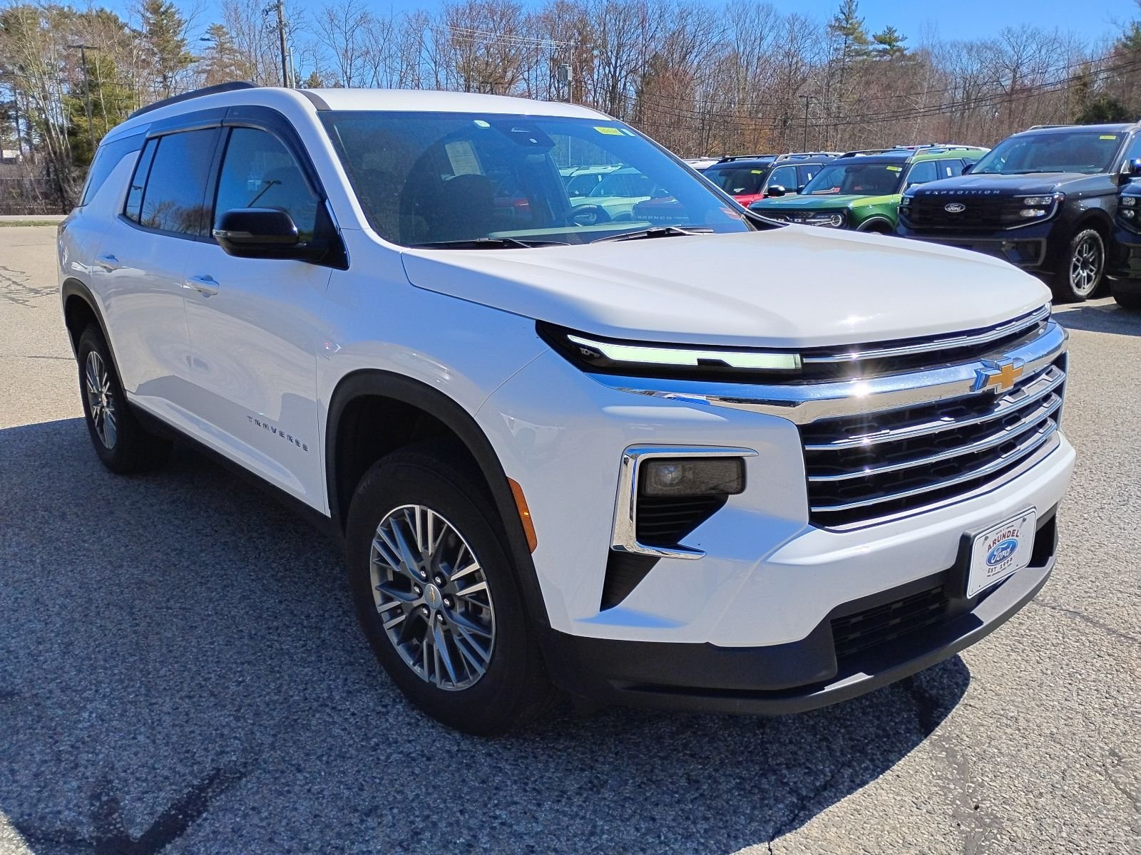 White 2025 Chevrolet Traverse LT AWD SUV / Crossover Four-Wheel Drive