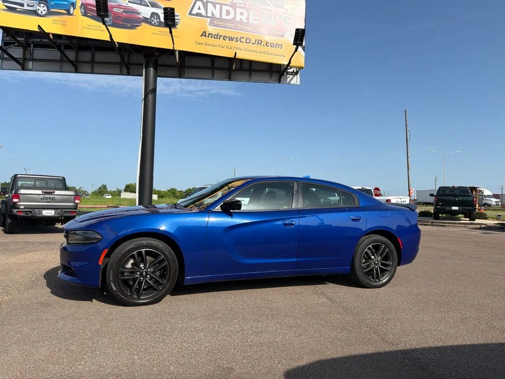 Used 2019 Indigo Blue Dodge SXT image 2