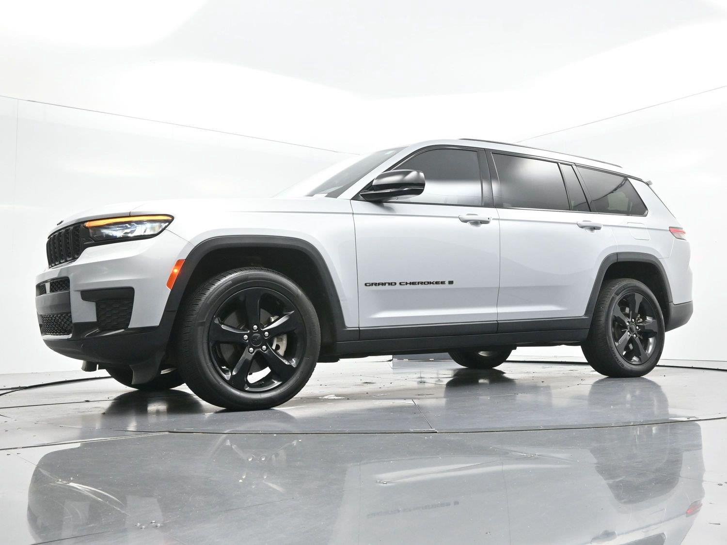 Used 2021 Silver Jeep Altitude image 42