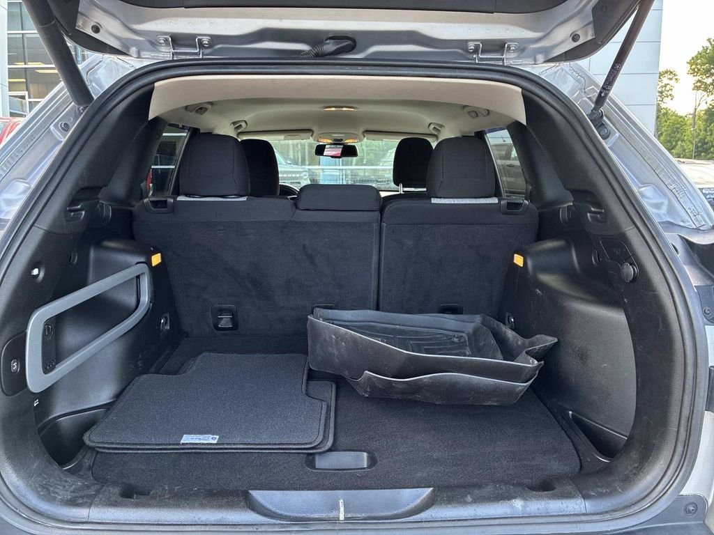 Used 2014 Silver Jeep Latitude image 13