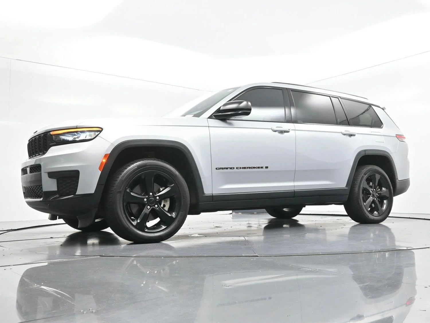 Used 2021 Silver Jeep Altitude image 42