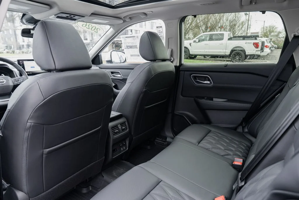 New 2026 Everest White Pearl TriCoat Nissan Platinum image 24