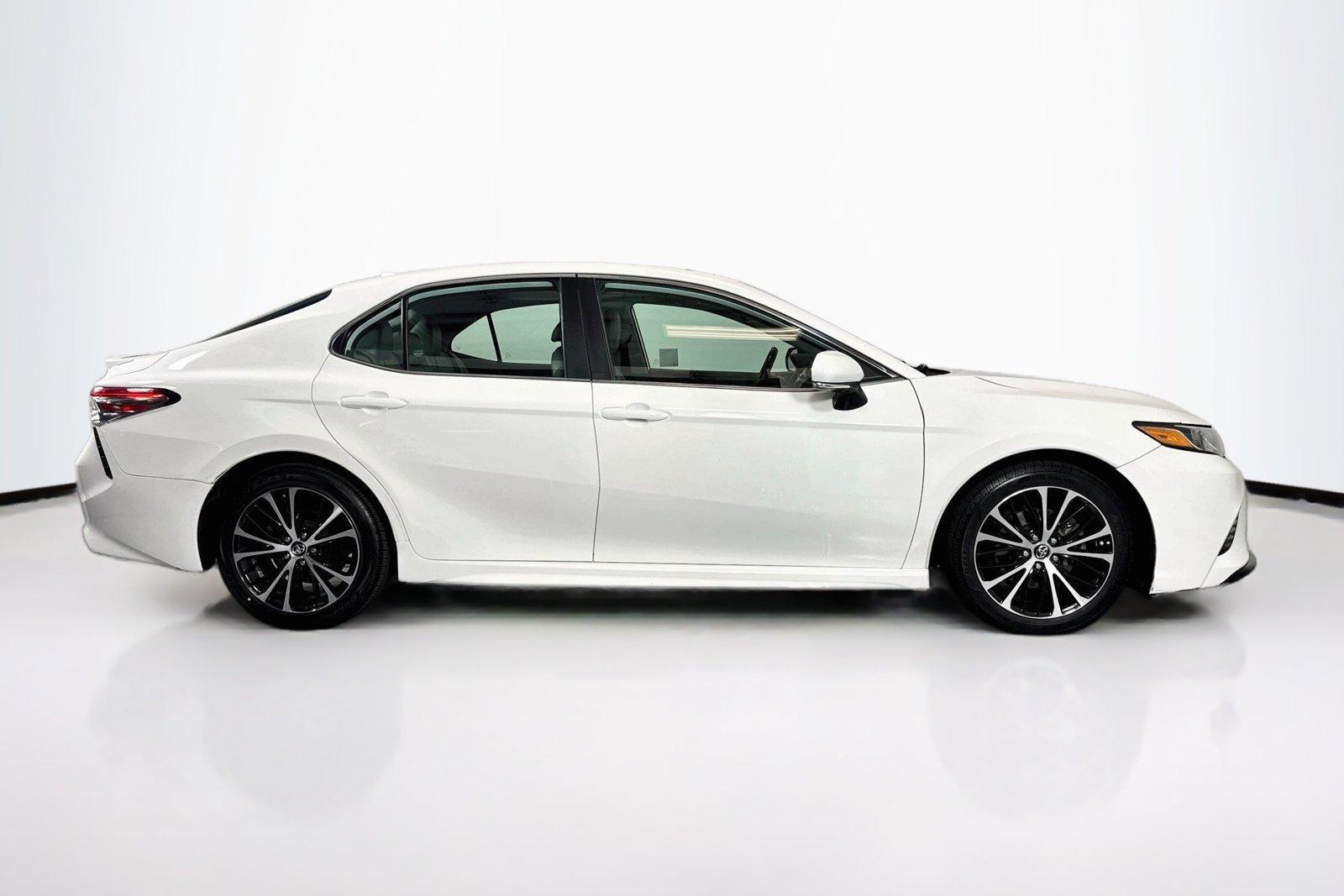 Used 2019 White Toyota Hybrid SE image 4