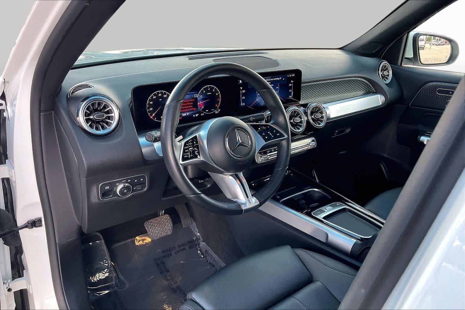 Used 2025 Polar White Mercedes-Benz GLB 250 image 18