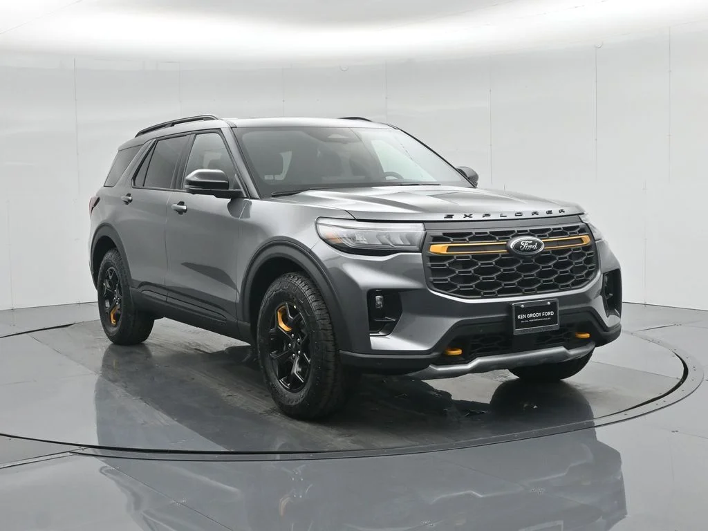 New 2026 Carbonized Gray Metallic Ford Tremor image 63