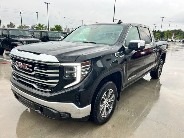 Used 2025 Black GMC SLT image 3