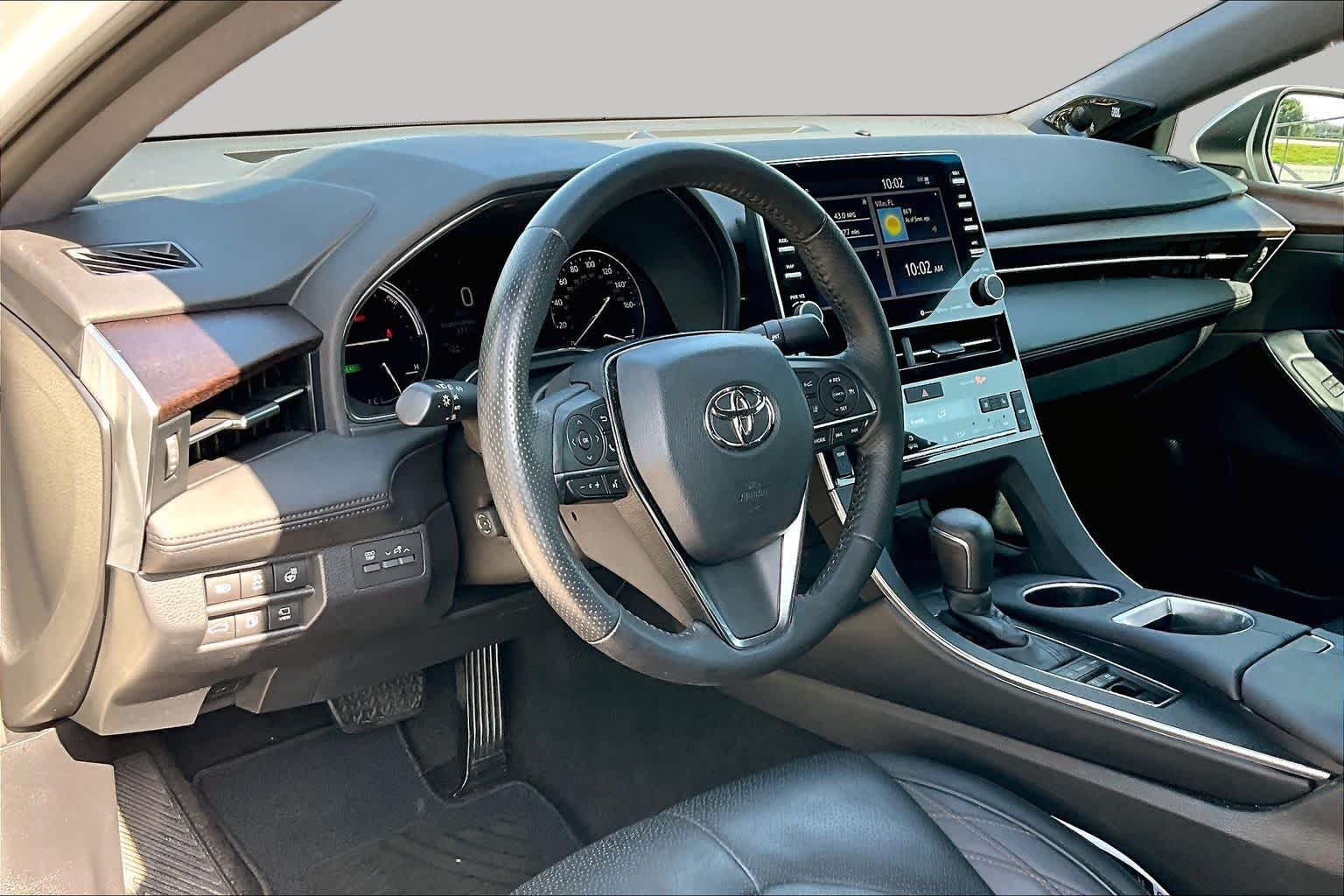 Used 2021 Wind Chill Pearl Toyota Hybrid Limited image 18