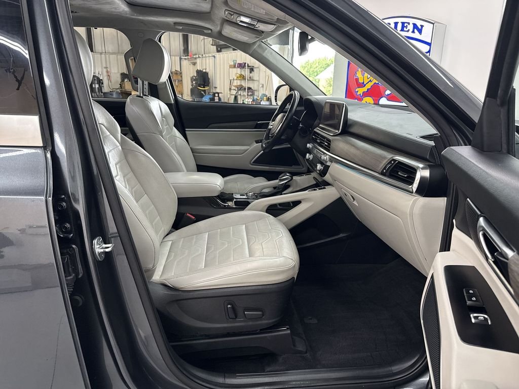 Used 2022 Grey Kia SX image 18