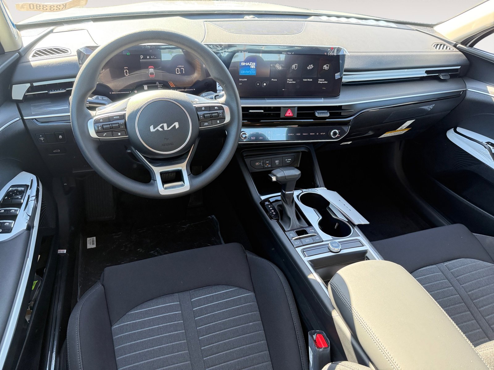 New 2026 Snow White Pearl Kia LXS image 15