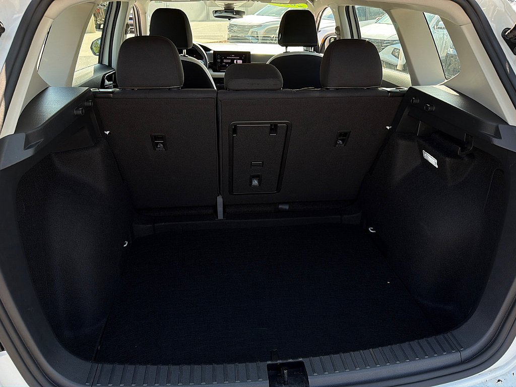 Used 2025 White Volkswagen S image 23