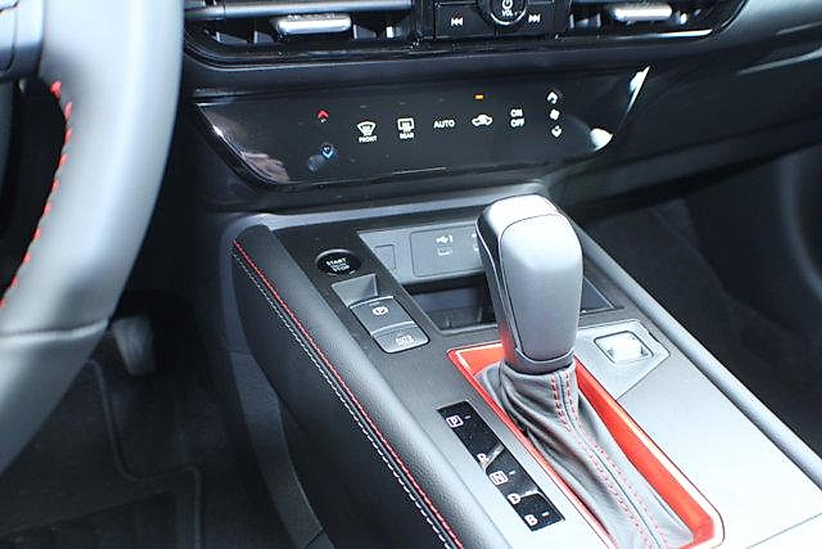 2026 Nissan KICKS SR - Photo 8